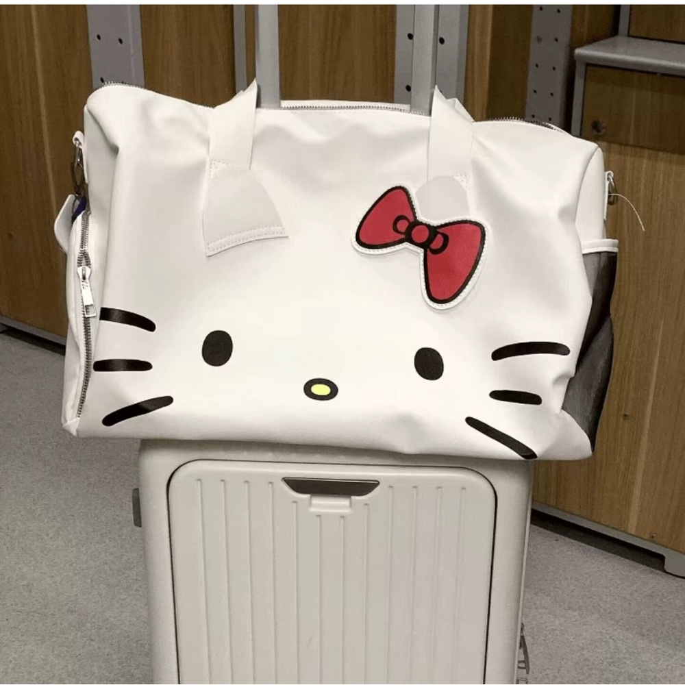 NWT SANRIO HELLO KITTY TRAVEL DUFFEL BAG (still in plastic)
